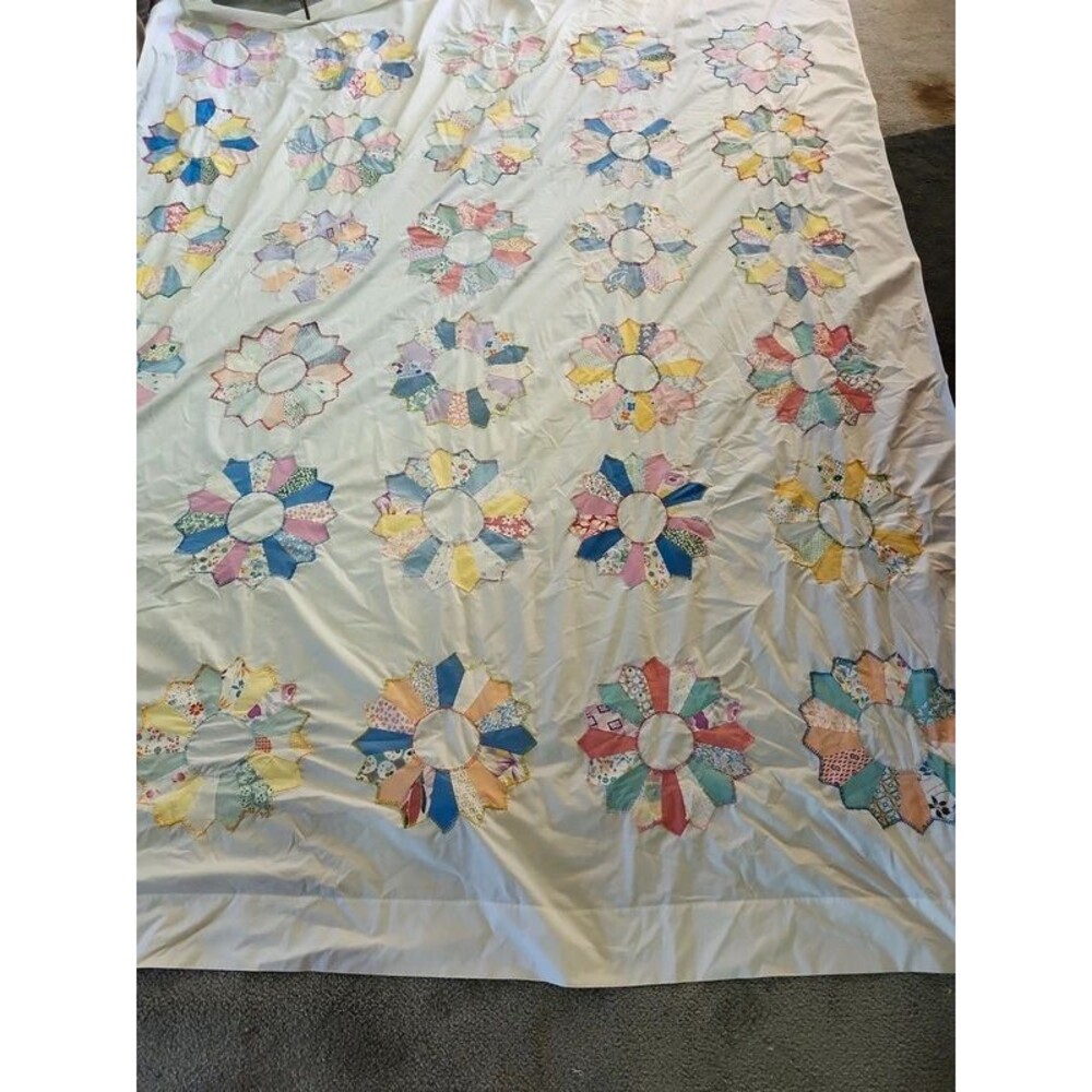 Vintage Dresden plate quilt topper 95x78